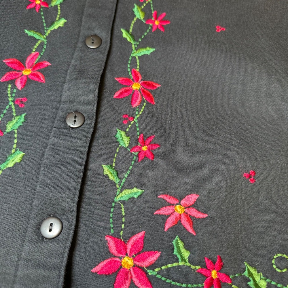 CC Hughes Womens Size 1X Black Embroidered Floral Sweatshirt Cardigan Buttons - Picture 12 of 13